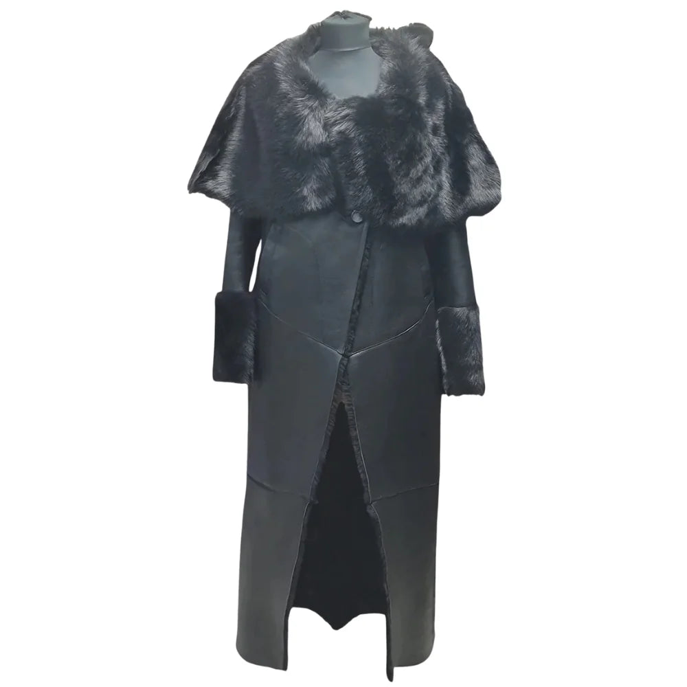 Front view of Aria’s Toscana oversized shearling sheepskin coat, featuring a luxurious and cozy design with Toscana shearling lining.